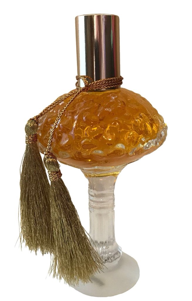 londny's tweet photo. #رابطة_عشاق_العطور 

عطر " غولدن دست " غبار الذهب  Golden Dust ، عطر زهري من الورد الدمشقي الفاخر ومسك الغزال النادر والفانيلا  
التركيه الساحره فكونت  تحفه من الرائحه العطريه المخمليه الدافئه ويعتبر هذا القامه العطريه الاختيار الأمثل للأحداث والمناسبات والحفلات ، صدر سنة 2000 https://t.co/9DLqVpTUyh