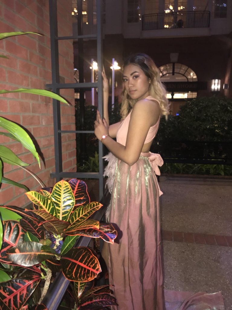 alveeeee_'s tweet photo. #Oxonprom2k18 https://t.co/RHakyJNSfZ