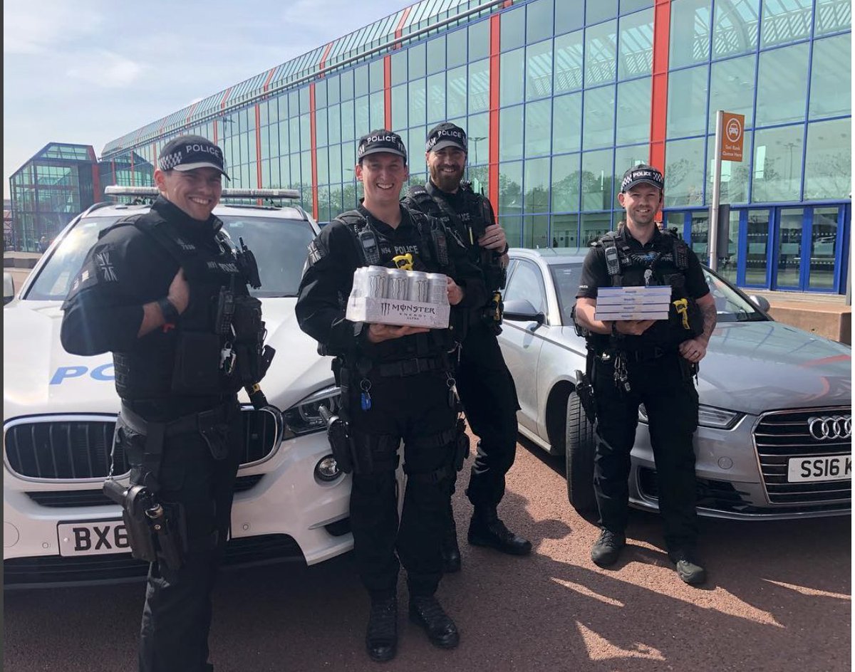 MuscleFoodUK's tweet photo. Great to meet some of the team from @WMPolice at @BodyPowerExpo - showing them some love with our Protein Pizza's and @MonsterEnergy
#BodyPower2018 #westmidlandspolice https://t.co/pOzhjzXdL8