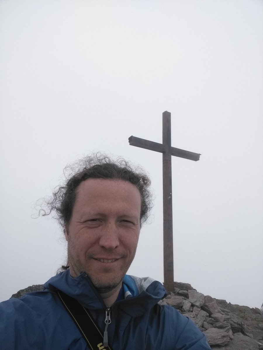 LonePeakbagger's tweet photo. Live from Carrauntoohill (1038m), Ireland's highest summit !! My third time up there !! 😁
#carrauntoohill #kerry #mcgillicuddysreeks #summitcross https://t.co/GRaxxlFeJg