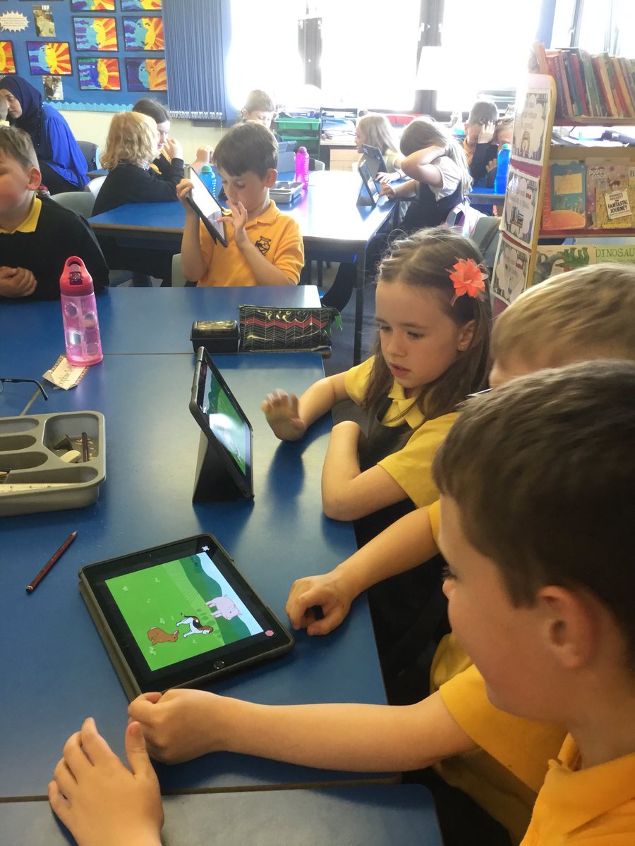 neilston_madras's tweet image. P3 kicking off #digitallearningweek with some coding ➡️💻🐱 #scratchjunior #predicting #digitalschool #digitaldifference