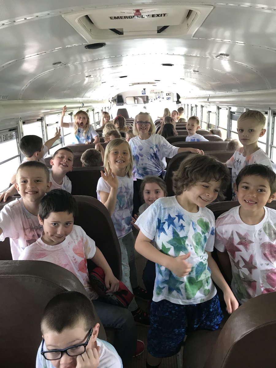 MrsDiercksClass's tweet photo. Heading out to the RAD Zoo!  So excited to learn about reptiles and amphibians!  @KMElem #radzoo https://t.co/JDhNB2jqSw