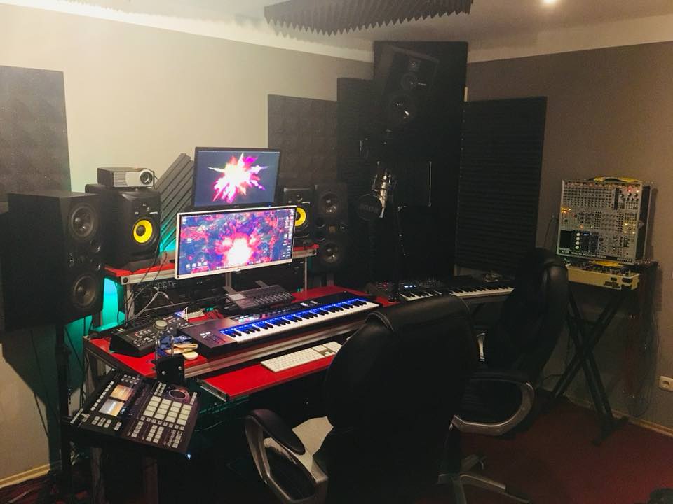 robin_schulz's tweet photo. Dope set up Julian! DJs - post a picture using the hashtag #ShowOffYourSetup to be featured 🎵 https://t.co/x8fcA2D6ZD