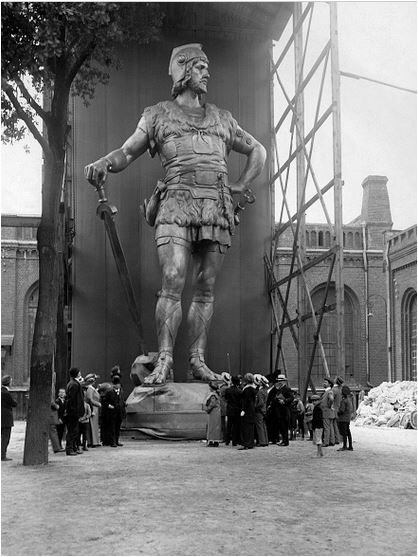 AncientEurope's tweet photo. Statue of Fridtjof by the German sculptor Max Unger, a gift from Wilhelm II of Germany for the Norwegians. The statue was erected in Vangsnes in Vik, Norway (1913)
#Fridtjof #Frithiof #Norse #Germany #Norway https://t.co/KJU5oFZ0jv