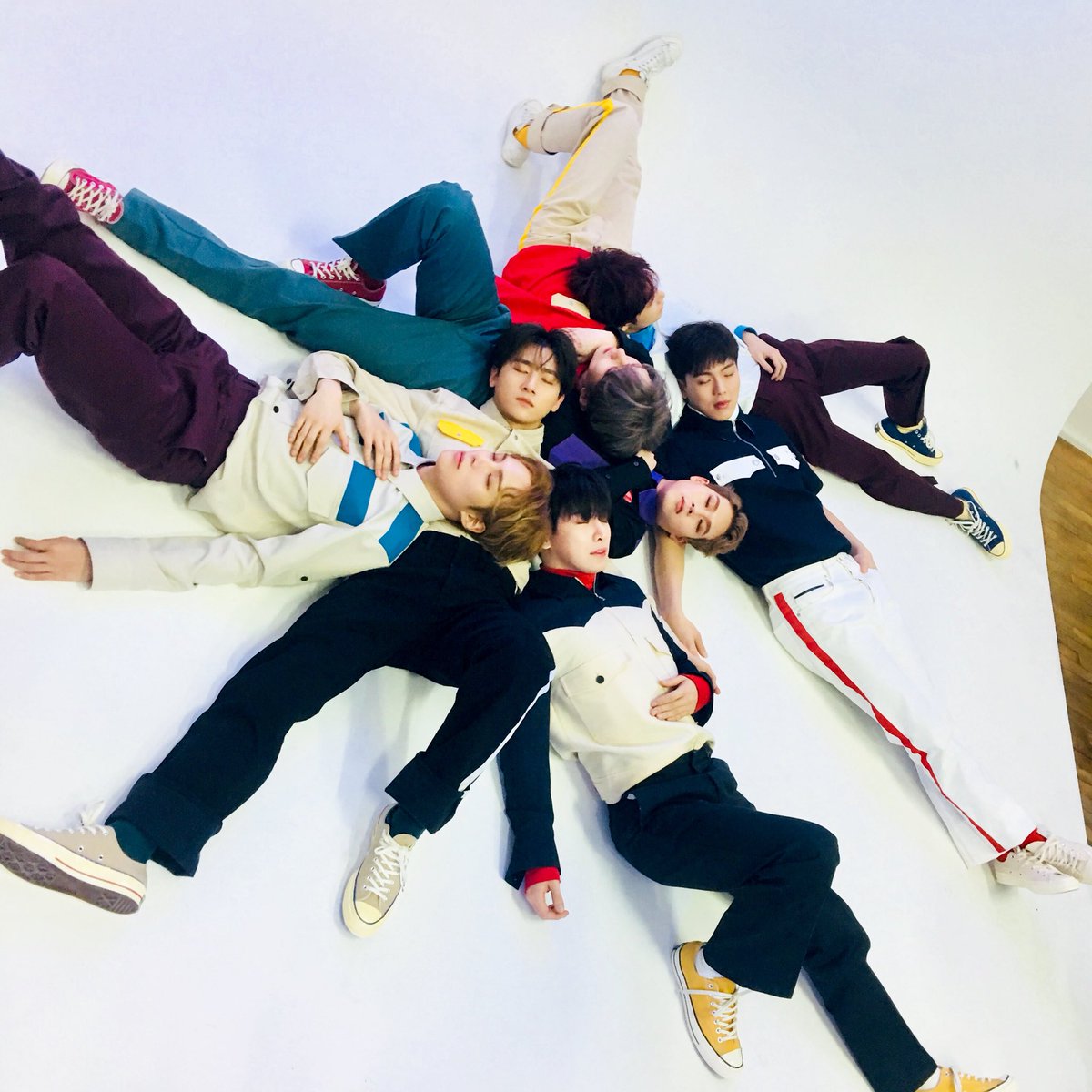 MonstaxParaguay's tweet photo. [#MONSTA_X]

140518 #MonstaX3erAniversario
#THANKU_514 con '#Monbebe'
#MONSTAX  Fotos behind the  scenes
Twitter ver. Última disponible ✔

#MONSTAX
#THE_CONNET #더커넥트

#몬엑3살ㅊㅋㅊㅋ
#몬스타엑스3주년
#3YearsWithMonstaX 

Cr monstaxparaguay 

@OfficialMonstaX https://t.co/VAQwT6eI8s
