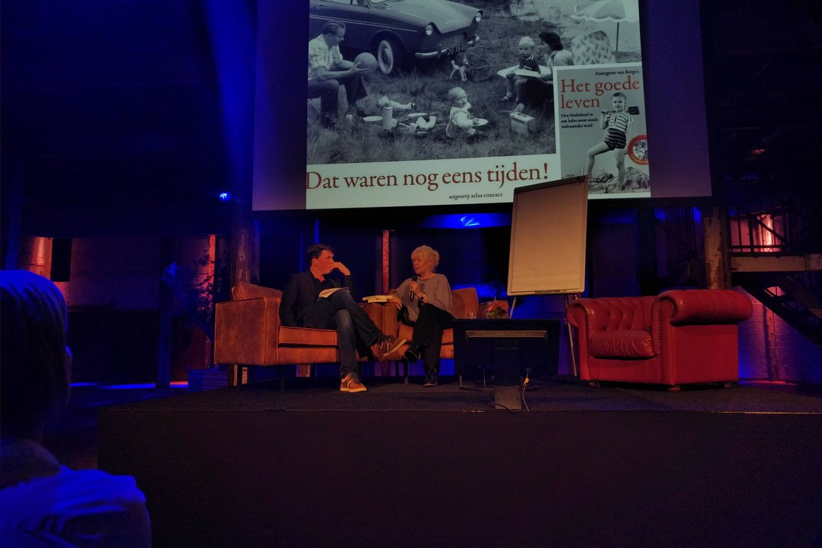 Bruna_nl's tweet photo. Binnenkort komt de opvolger van 'De gouden jaren', de bestseller van Annegreet van Bergen! 'Het goede leven' gaat onder meer over kunstgebit-gewoontes en mattenklop-tijden. #bruna150 #BrunaBoekendag @AtlasContact https://t.co/uRMZp5PZaI