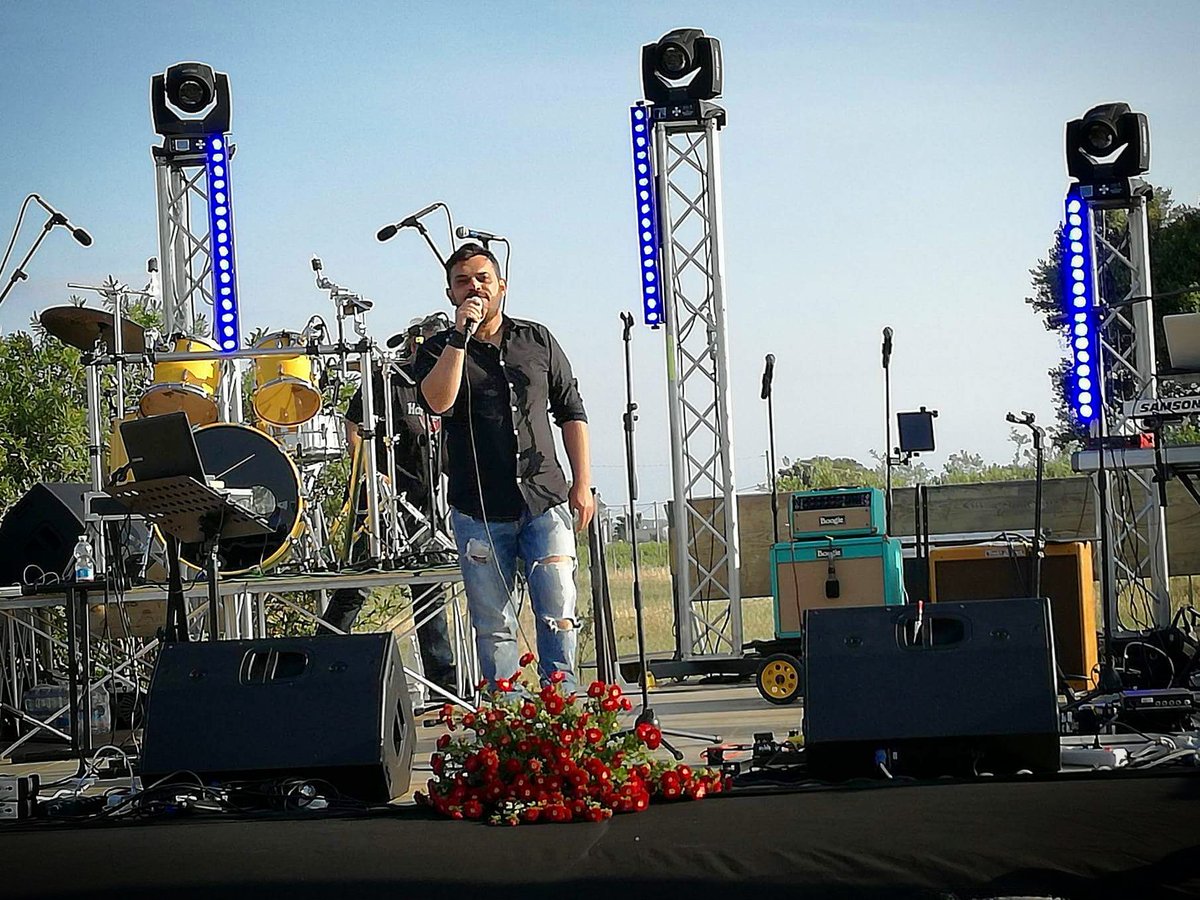 epmoretti's tweet photo. "Chiedilaluna Live Music Fest"
Marsala (TP), 13 maggio 2018 😉🎤
#epmoretti #singer #concerto #Chiedilaluna #marsala #cantante #voce #livemusicfest #sicilia https://t.co/4s1xdoAyTb