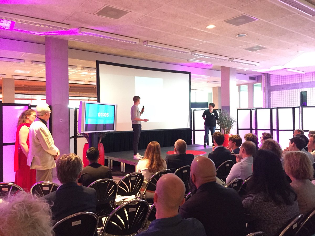 ConchaCeleste's tweet photo. Geweldige pitch van Team Froggy 🐸 helpt mensen net een spraakgebrek sociale gesprekken te blijven oefenen 👏🏻💓 #innovatingtogether #dutchhackinghealth https://t.co/e8MeCDeWCO