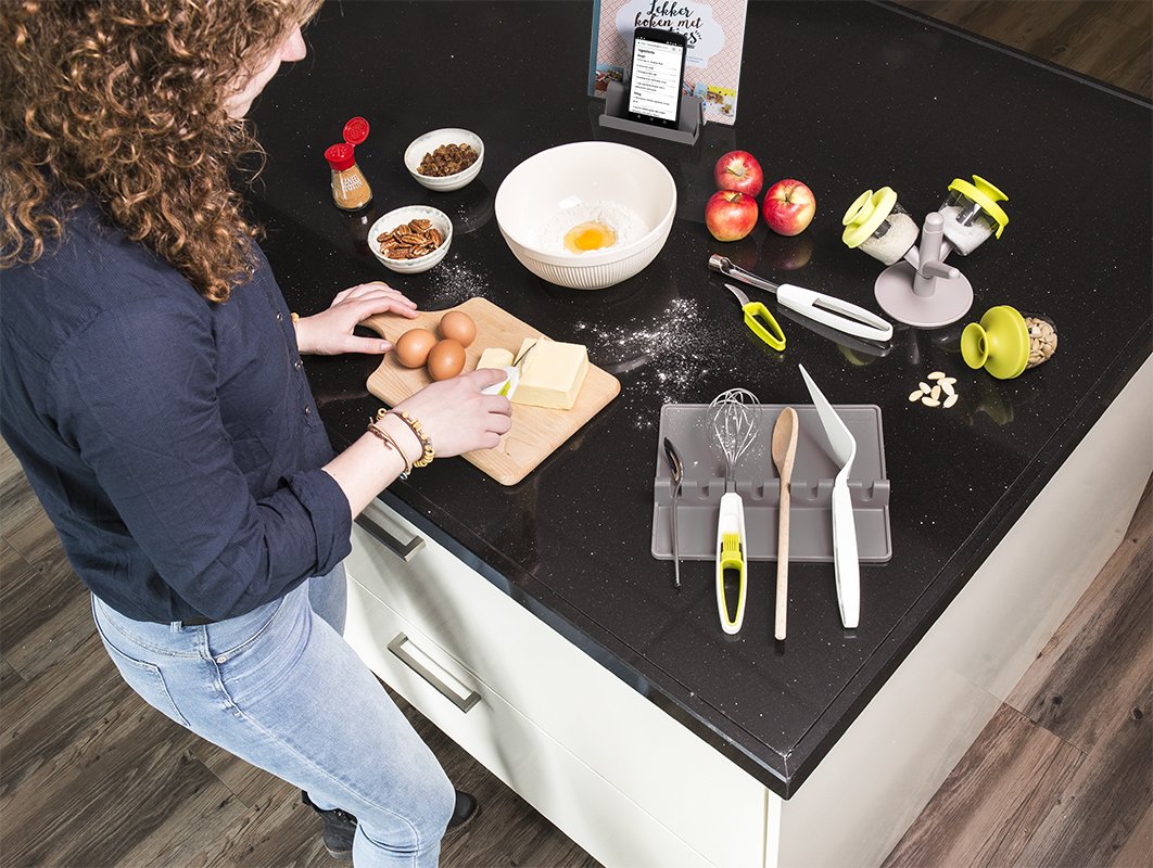 We absolutely love a good apple pie, what's your favourite? 👨‍🍳🎂 #applepie #baking #tomorrowskitchen #kitchenthings