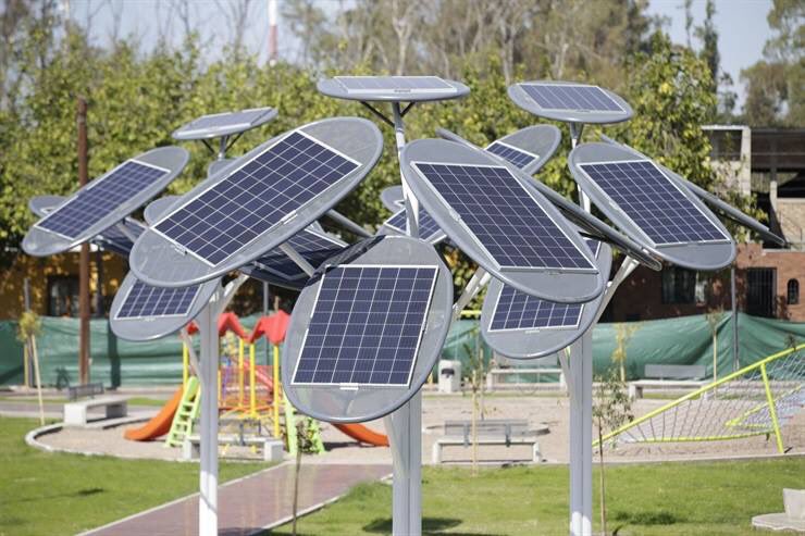 ¡Buenas noticias!😀 Mendoza tiene la 1ª Plaza Solar☀️del país, en Godoy Cruz!!! Paneles que simulan árboles y que van a producir 10mil KW⚡de energía para alumbrado público de la plaza y para proveer energía al barrio. bit.ly/2HNgdUR
vía <a href="/LANACION/">LA NACION</a> <a href="/SomosLosVerdes/">Los Verdes Argentina</a>