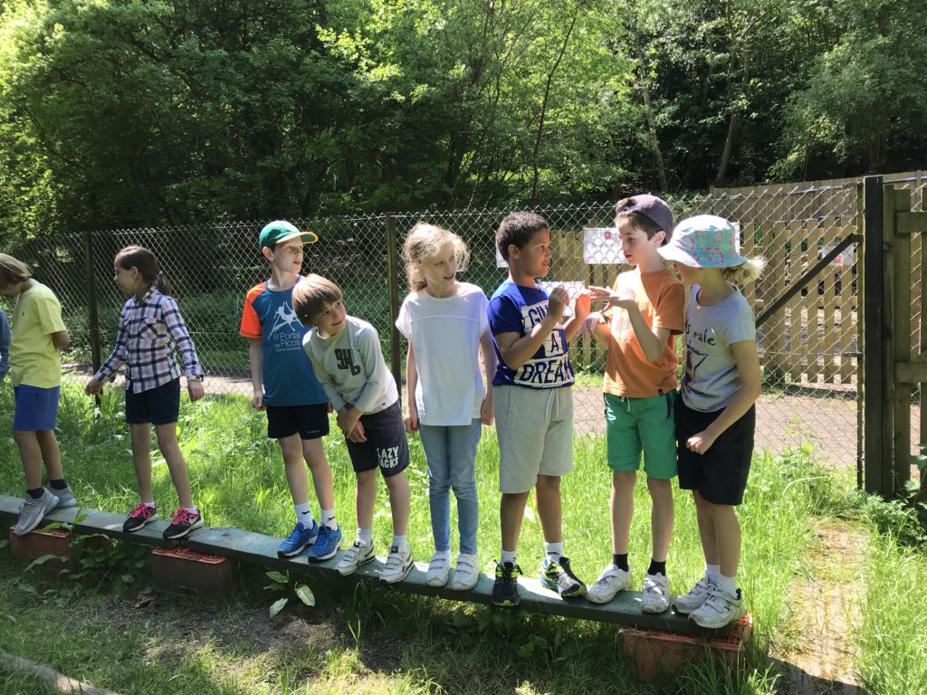 fulham_school's tweet photo. Team building in the sunshine #fpsyear4 https://t.co/4s5gOYohKR