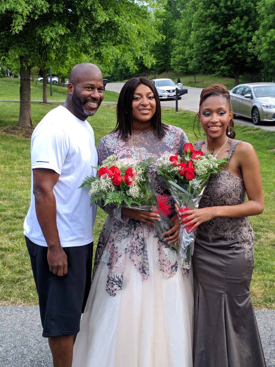 _dumpsterf1re_'s tweet photo. Love and appreciate my family so much for being there #OxonProm2k18 #OHHSProm2k18 https://t.co/C85ucCHwgN