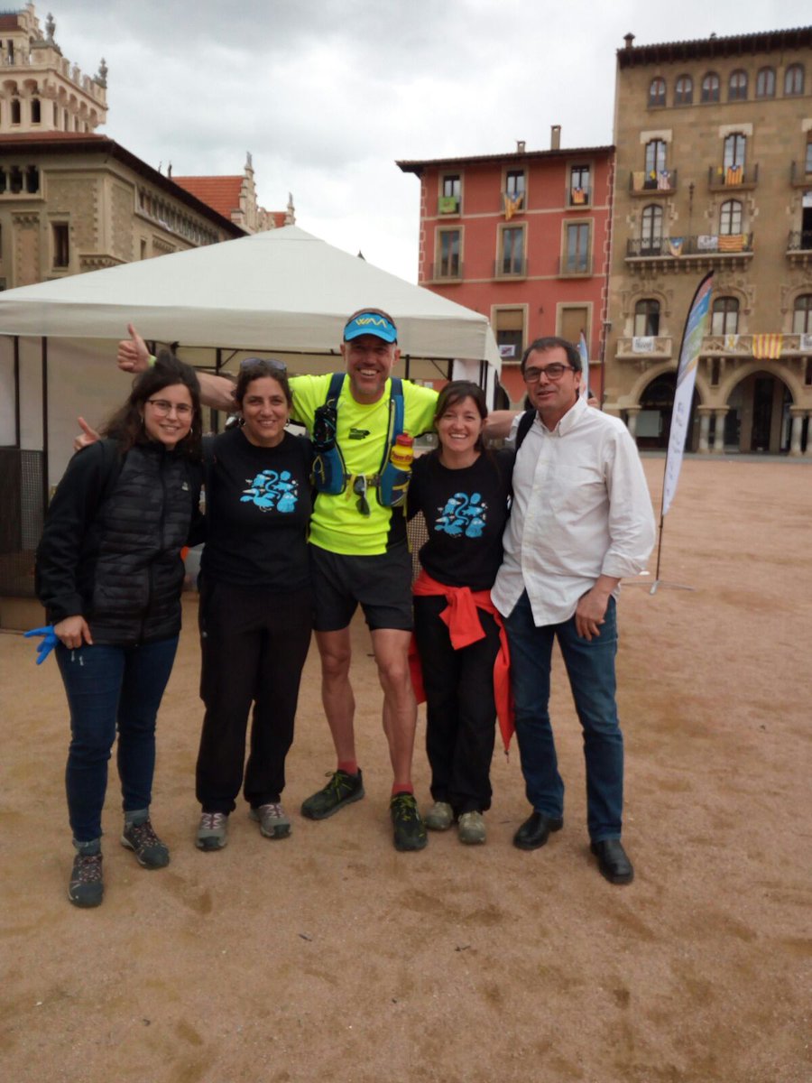 cerm_uvic's tweet photo. Hem acabat l'activitat de neteja de la @UCMarathon del tram de Ripoll a Vic amb els treballadors del @territoricat i @mediambientcat i a la plaça amb @albertbosch i @itsnicoleribera 
Moltes gràcies a tothom que n'ha format part! @XCTcat @ConsorciTer https://t.co/exNDwkS5VJ