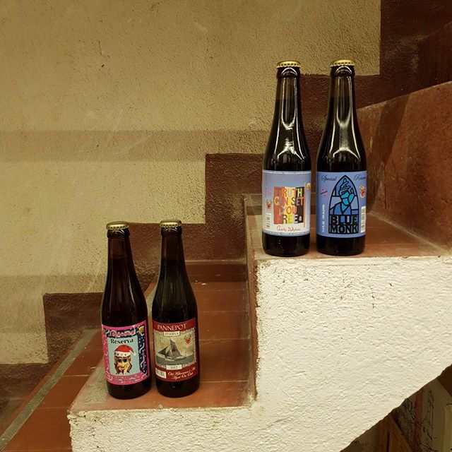 Estas cuatro maravillas de <a href="/struise/">Struise Breweries</a> se van para Sant Cugat.
Ni más ni menos que una #bluemonk una #cuveedelphine una #pannepotreserva2012 i una #tsjeesesreservabourbonbarrelaged