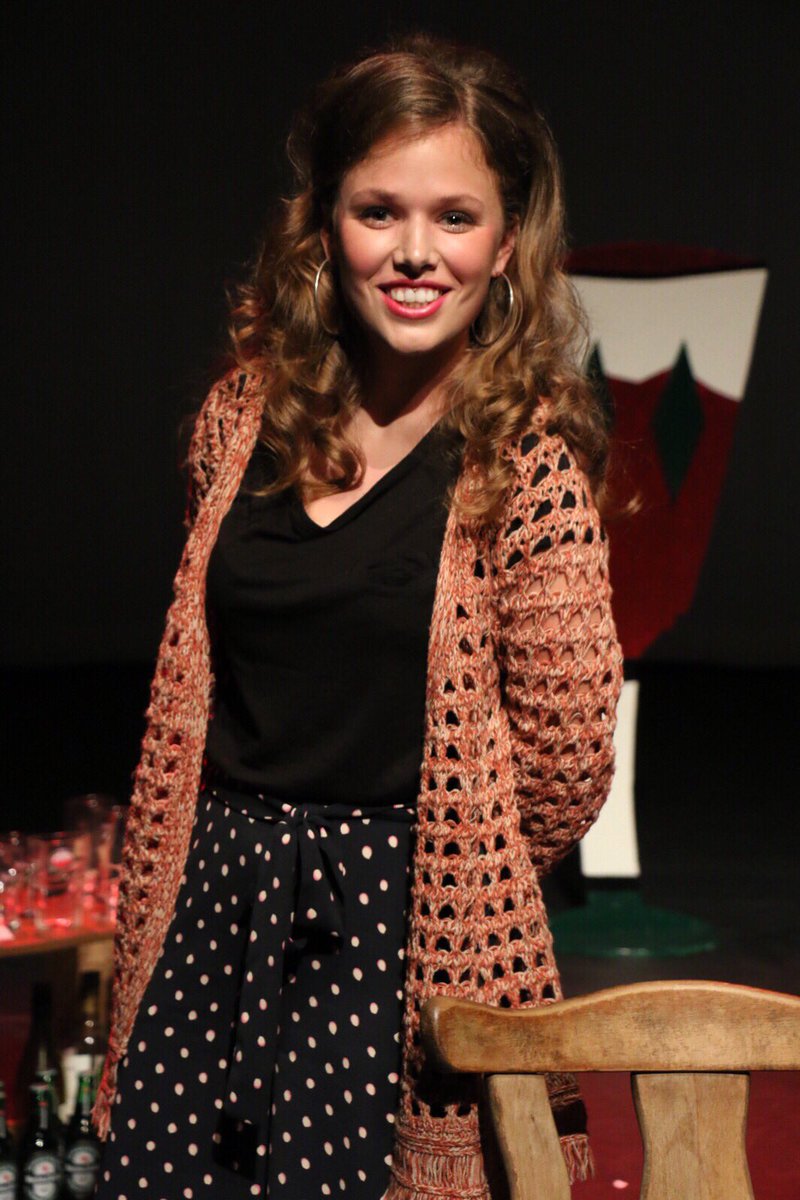 Rachellevanloo's tweet image. Voorstelling : jij lacht ! 🎭