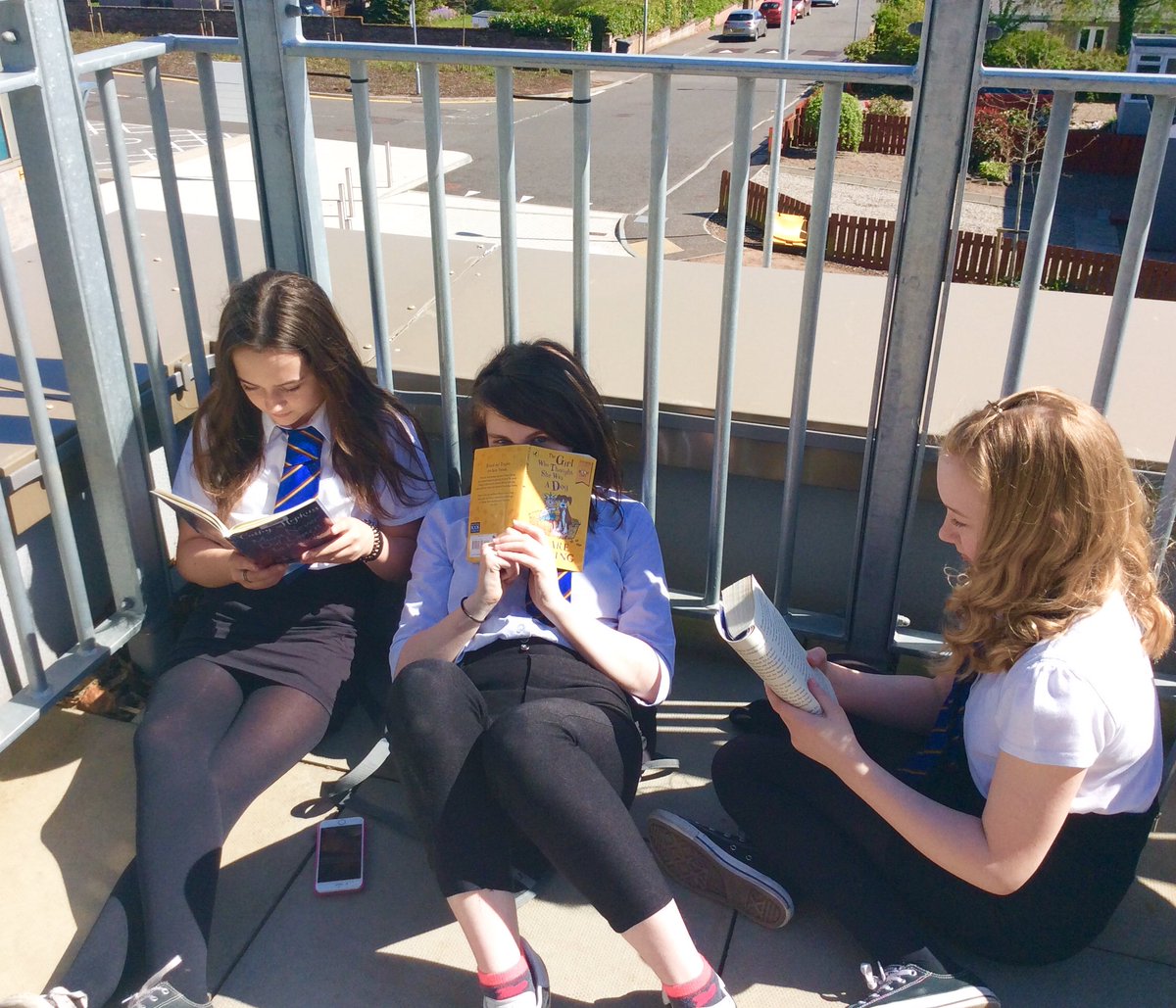 BrechinHighLib's tweet photo. Chilled S1 English students, taking advantage of the gorgeous weather ☀️ by having their #quietreadingtime out on the library balcony. Awww, so relaxing. All that’s missing is a lovely cup of tea! ☕️ #ReadingForPleasure #DailyFive #ThisIsBrechin https://t.co/uyftijgWb2