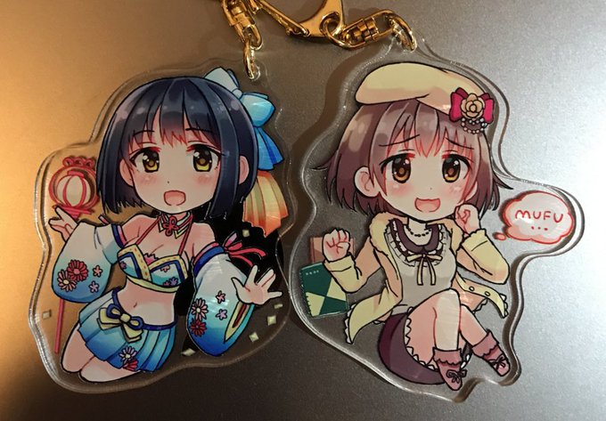 去年の冬コミで作ったアクキー
2名に声がつきました

日菜子ちゃんも好き 