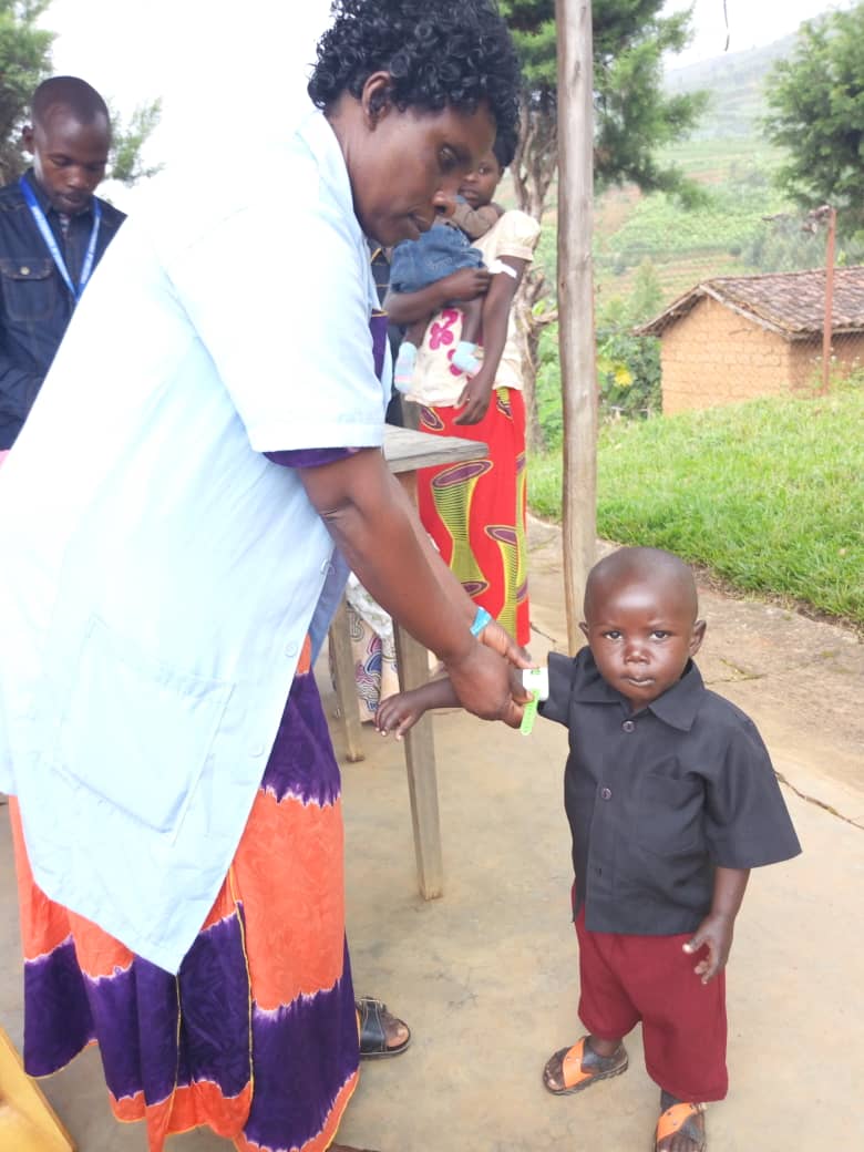 Hands-on @HingaWezeRwanda team and @USAIDRwanda #CHAIN partners #MaternalChildHealth week