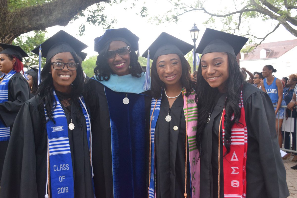 GeauxDU's tweet photo. #MyDU #DillardGrad18 #GeauxBleu https://t.co/SZuSDTsg2D