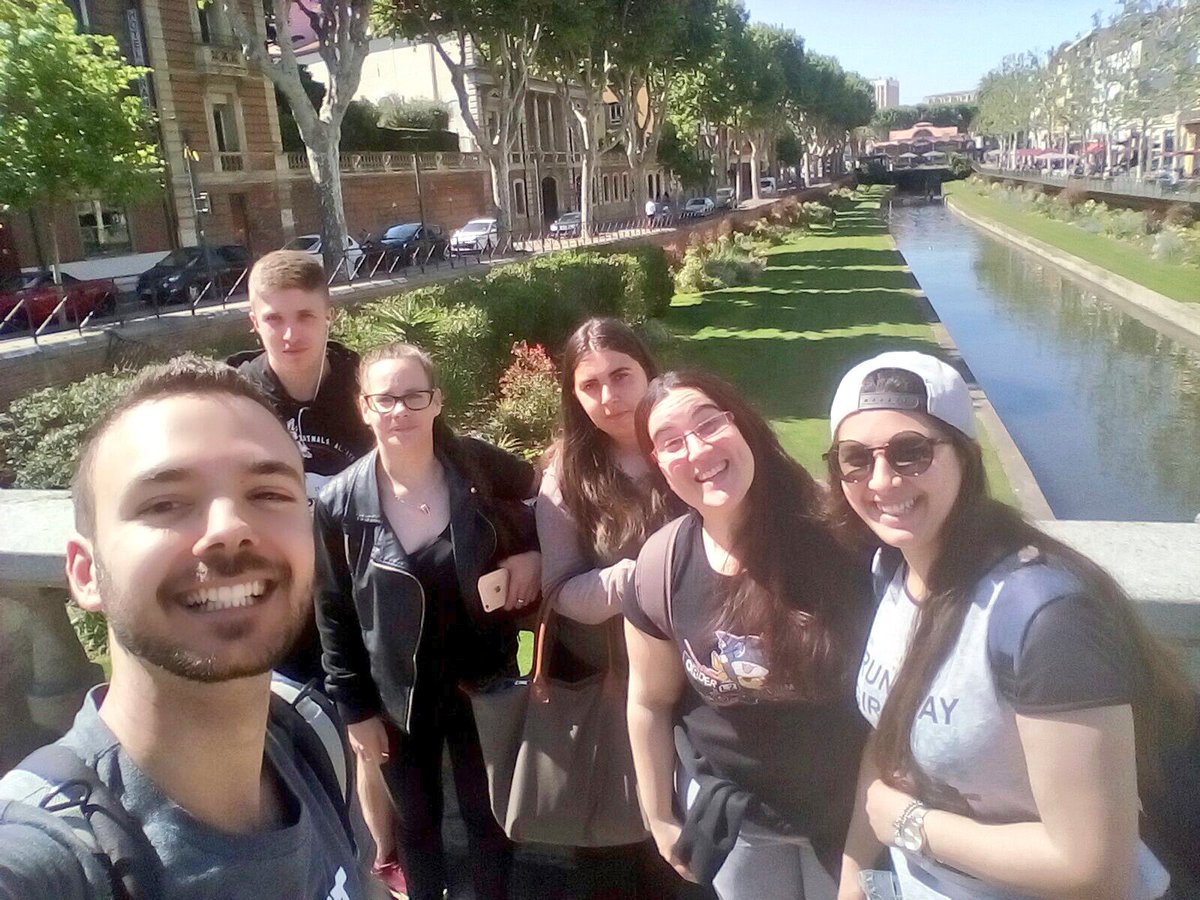 AltEmpordaJove's tweet image. Divendres a @Perpignan_66 vam aprofitar x posar en pràctica el que hem après en el curs d’informador turísc + francès 🇫🇷 #Intercanvi #Transfronterer #Jove 😎