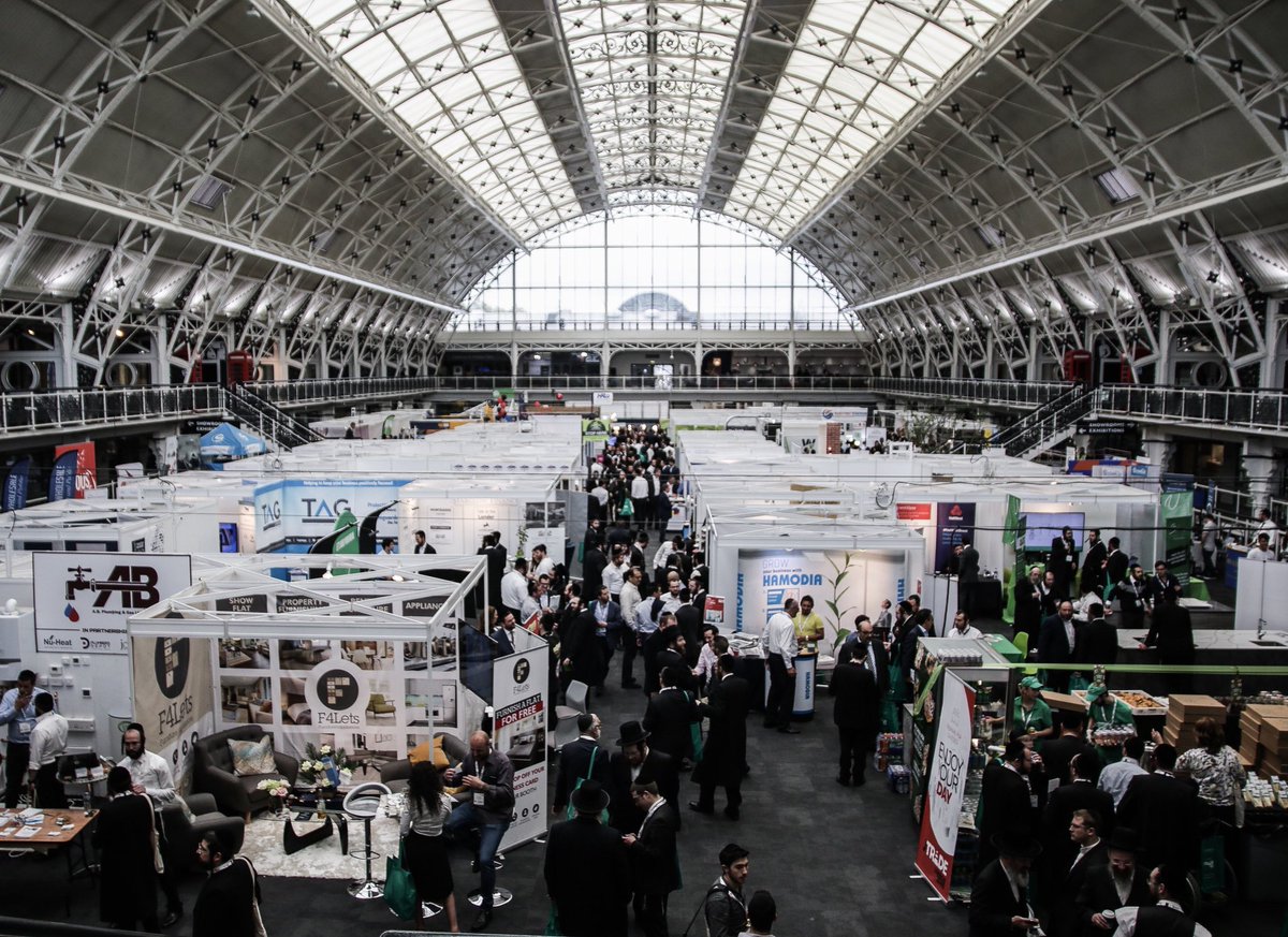 jtrade_London's tweet photo. 2 HOURS TO GO! The view from the gallery as Jtrade 2018 has just a few hours left to it....
#jtrade #jtrade2018 #exhibition https://t.co/j2nLG0bA33