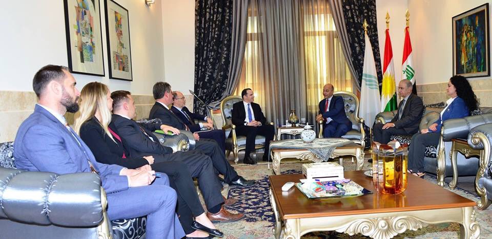suliforum19's tweet photo. برێت مەكگۆرك، نوێنەری سەرۆكی ئەمەریكا لە هاوپەیمانیی نێودەوڵەتی بۆ شەڕی دژی داعش لە هەولێر سەردانی بەرهەم ساڵح، سەرۆكی هاوپەیمانی دیموكراسی و دادپەروەری کرد.. https://t.co/eBxMRc4X7u