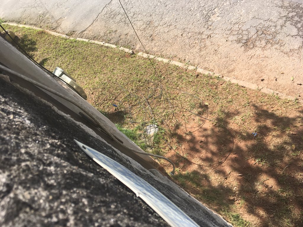 ultrahostbr's tweet photo. Estou indo daqui a pouco, para o município vizinho para atender os clientes, etc..
Motivo: Ônibus arrancou minha fibra óptica https://t.co/7ZsuSGyitX