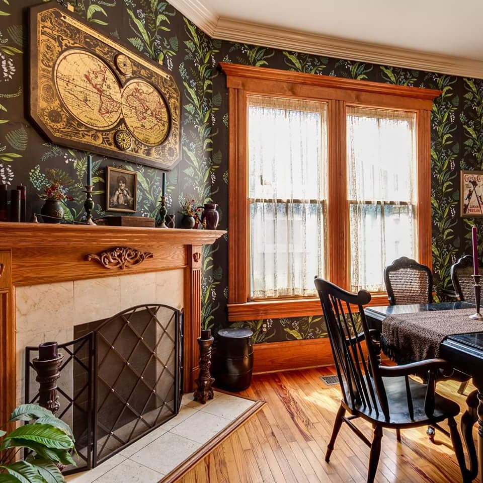 SPARJax's tweet image. This enthralling 1905 home showcases blend of Victorian and 1940&apos;s style, rooms filled with Americana: vintage movie posters, rare books, pulp magazines, old photos, antique radios &amp;amp; vinyl records. The Tour of Homes is this weekend, May 19 &amp;amp; 20. Tickets at springfieldtour.com