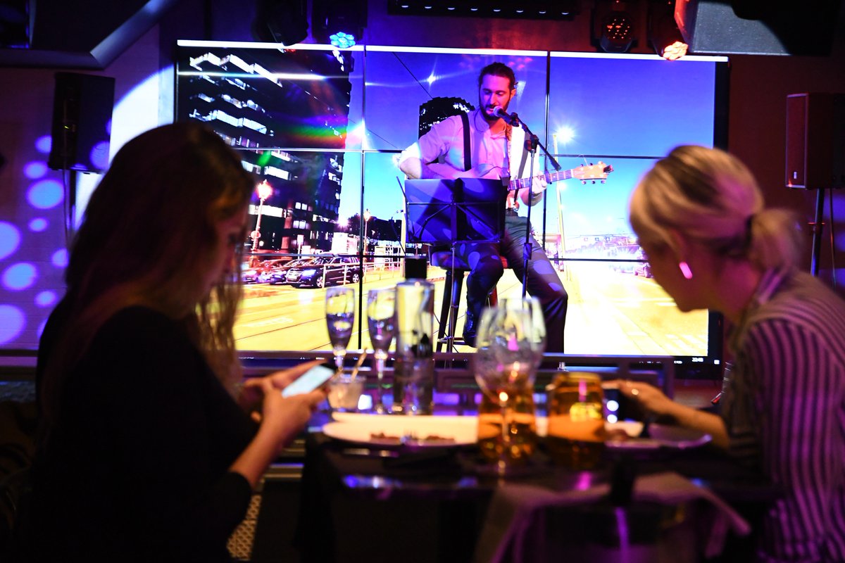 ¿Conoces sitios dónde cenar en Barcelona? En #IvyRestoLounge fusionamos la alta gastronomía con shows en vivo y noches de fiesta 🎶😁 ¡Lee nuestro nuevo #IvyBlog! - bit.ly/2KndoKa #FelizLunes #cenas #bcn #restaurante #barcelona