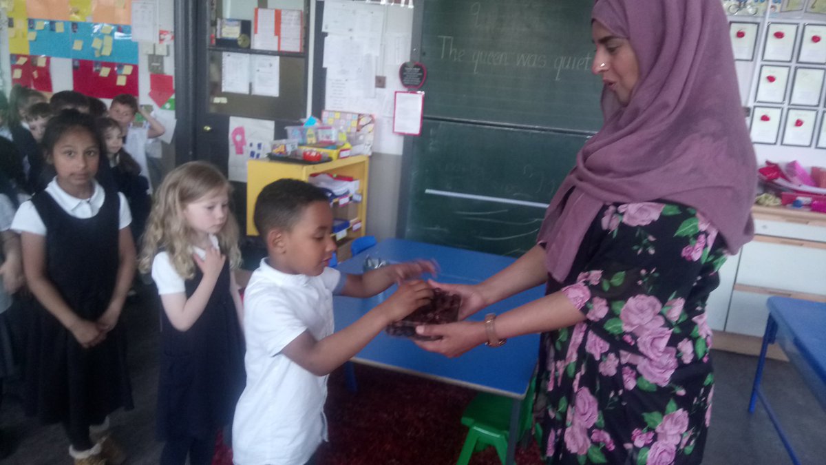 ibroxp1a's tweet photo. Finding out about Ramadan. Thanks Mrs Shah, we learnt a lot and the dates were delicious. https://t.co/j4MPaxVKSy