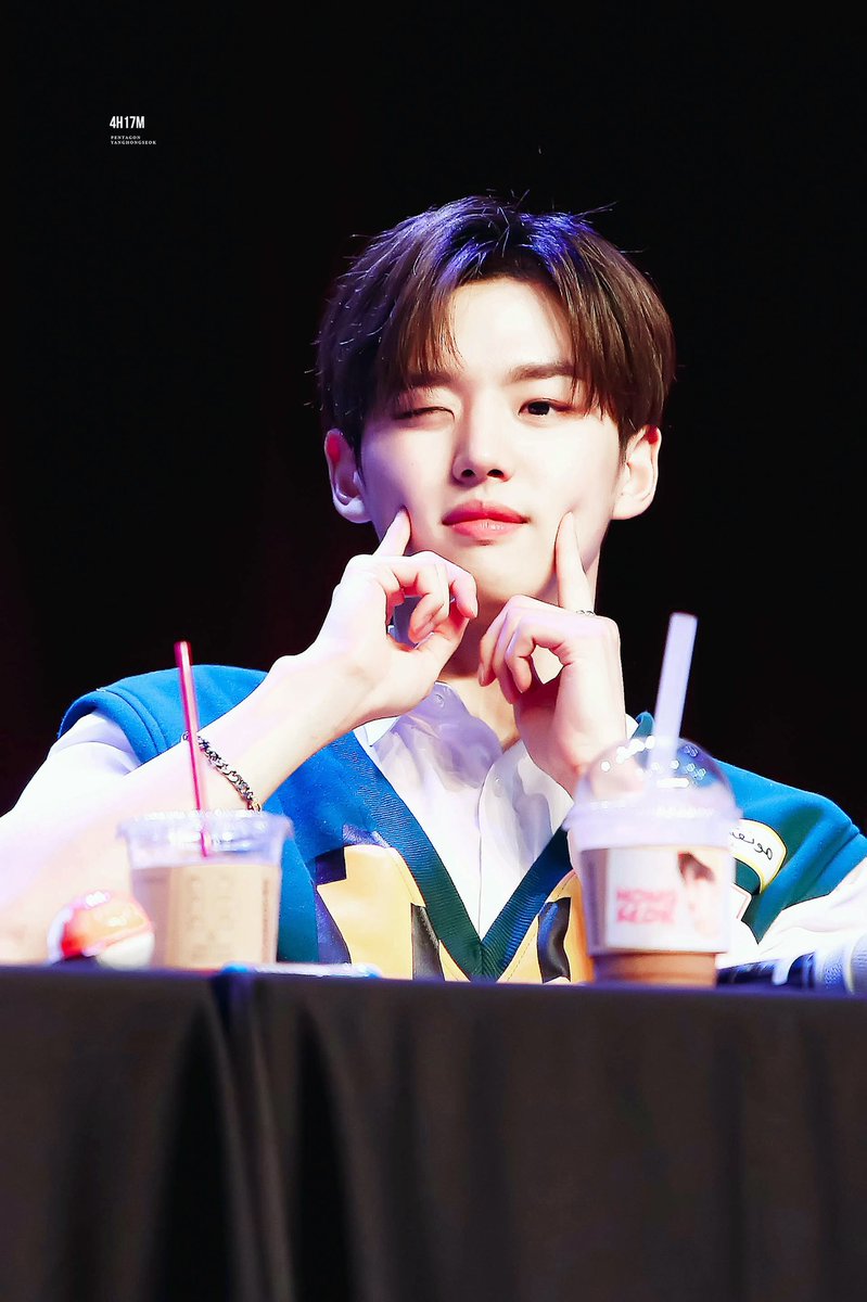 4h17m's tweet photo. 180511 합정 팬싸 HQ 4p

나는 너 하나로 충분해
긴 말 안 해도 눈빛으로 다 아니깐👀

#펜타곤 #PENTAGON #홍석 #양홍석 https://t.co/kF5YjYgBJd