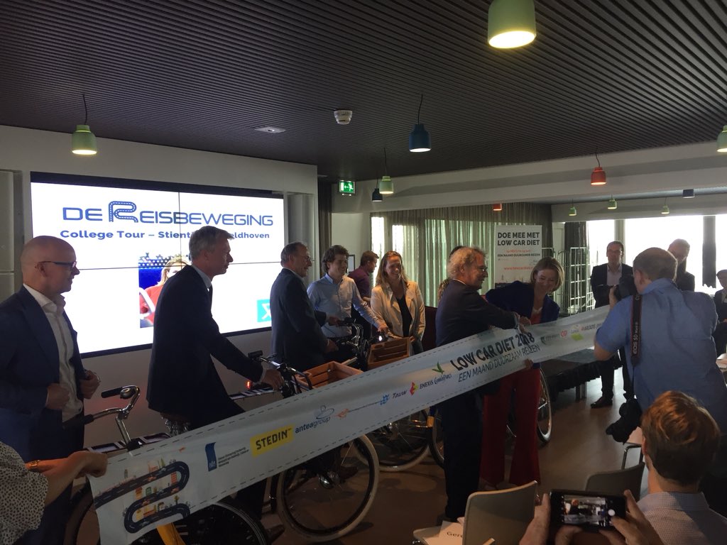 LowCarDietNL's tweet photo. Het lint is doorgeknipt door @SvVeldhoven en #lowcardiet is officieel van start! @ABNAMRO @arcadisnl @AnteaGroupNL @centerparcs @CGI_NL @ProvincieDR @Duostudent @Enexis @hanze @landalnl #MN @Stedin @Strukton @TauwNL @LeasePlanNL en #teamZP heel veel succes! https://t.co/wbkSPiNsQn