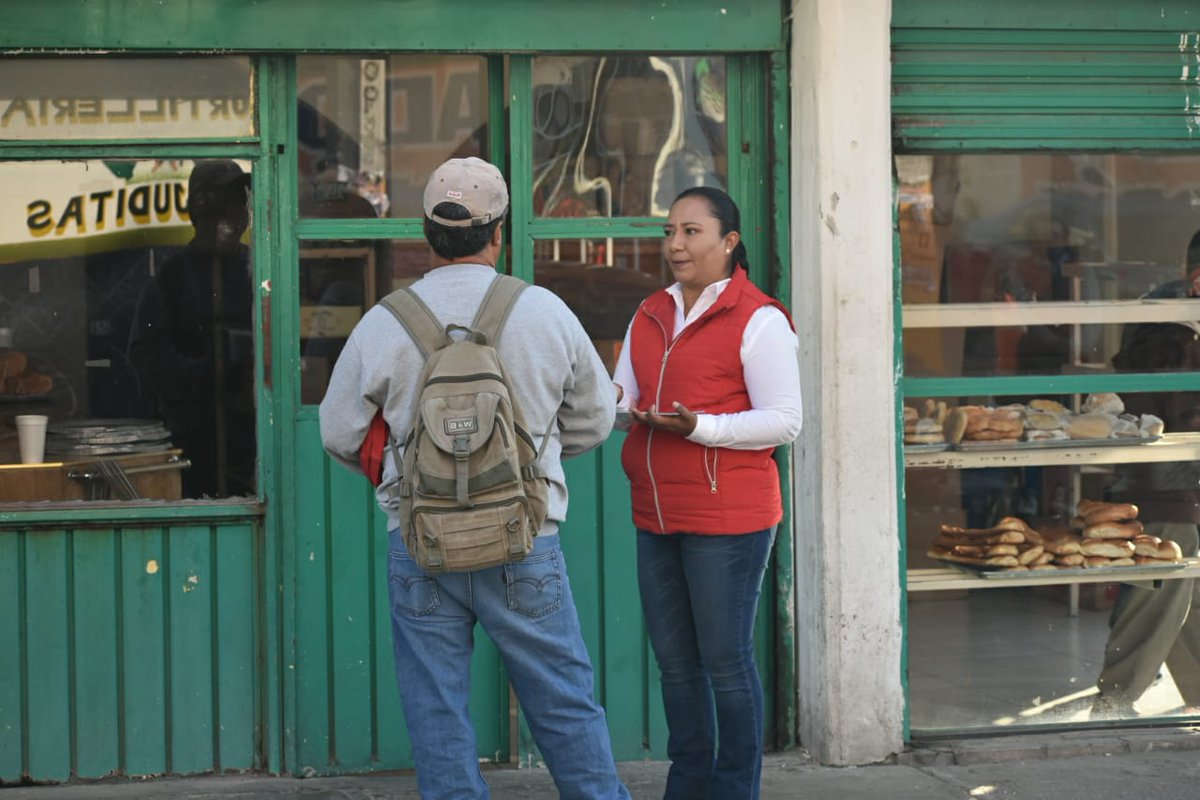 MarySalazarD41's tweet photo. Arrancamos la semana saludando a los vecinos de San Martín Azcatepec. Qué tengan un excelente lunes.

#AvanzarJuntos #Tecamac #MarySalazar #Dtto41 https://t.co/dNVdCb15OG