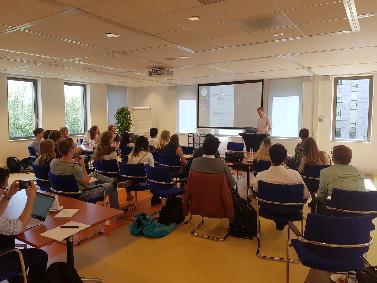 iGEM_Utrecht's tweet photo. Such a great start of the week! Thank you @rivm and @RathenauNL for organizing this eventful and educational meet-up. We are grateful for all advices, insights and speeddates with the experts. Last but not least, it was also very interesting to hear about the other iGEM projects! https://t.co/kQlNPbTueP