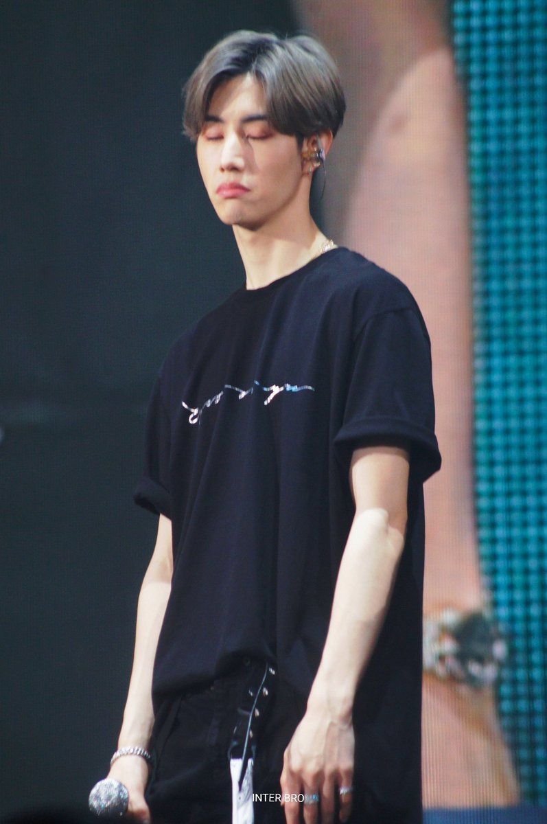 MbDava_'s tweet photo. แย่งช้อปโปแล้บเลาตะไมอ่ะ ฮึกก

แบร่~ https://t.co/8ky6PiHKUv