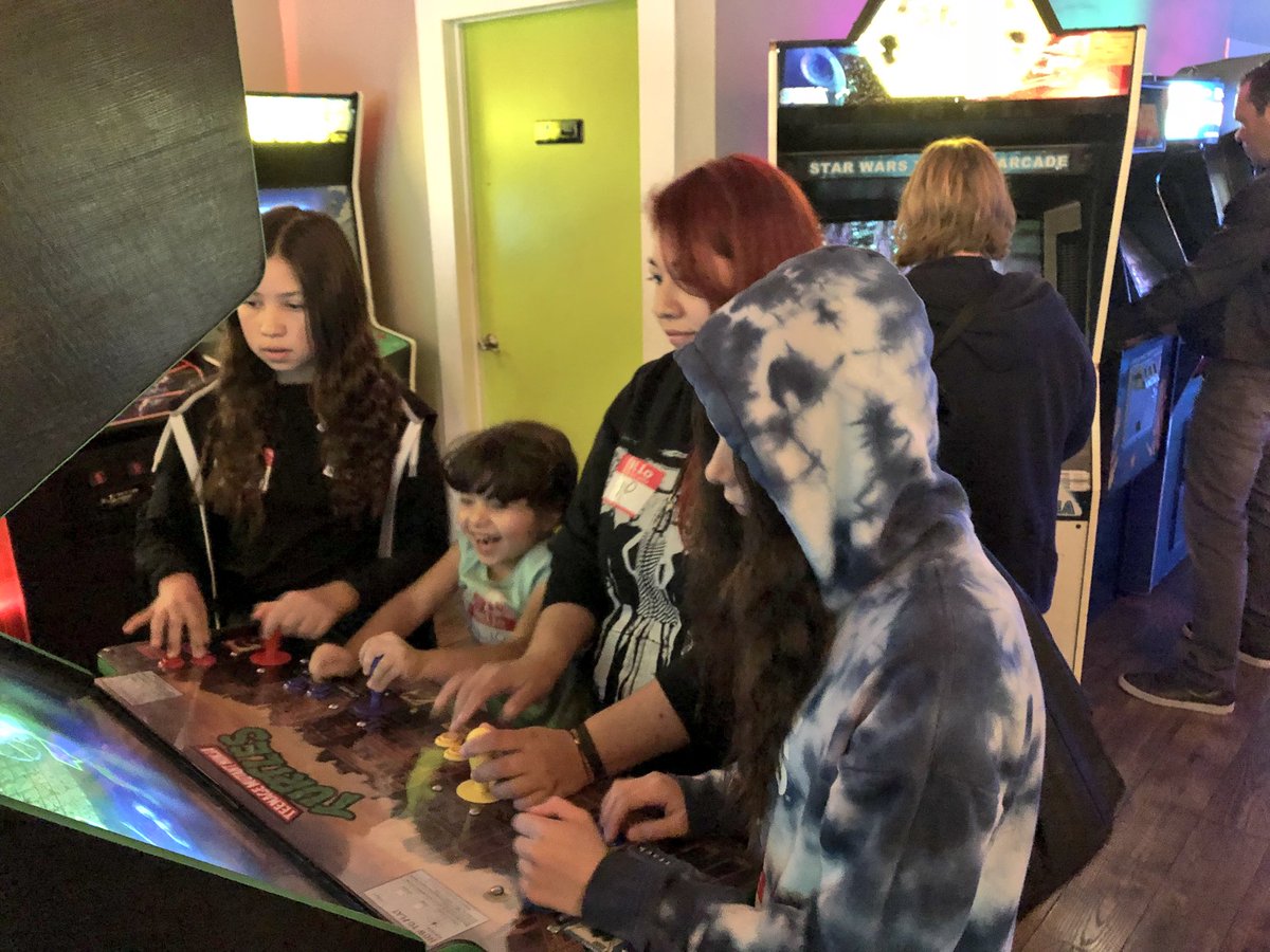 's tweet image. Best Mother’s Day ever @NeonRetroArcade with my girls yesterday #MothersDay #neonarcade #girlgamer #ninjaturtles