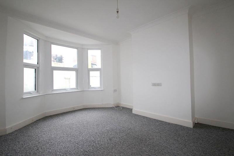 LeadersWestern's tweet photo. **NEW TO THE MARKET** View this #beautiful 1 bed on Queens Park Road! NO DEPOSIT OPTION AVAILABLE! https://t.co/35KHCUjtBI https://t.co/Inlrz0QfpH