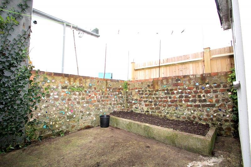 **NEW TO THE MARKET** View this #beautiful 1 bed on Queens Park Road! NO DEPOSIT OPTION AVAILABLE! bit.ly/2rDWNem