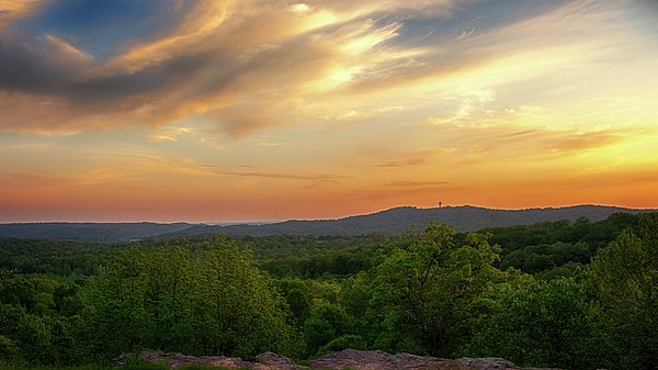SusanTregoning's tweet photo. New artwork for sale! - "Sunset at Cliff View Park" - https://t.co/3Kz8m2BNi1 @fineartamerica https://t.co/5uNAi0UZ5g