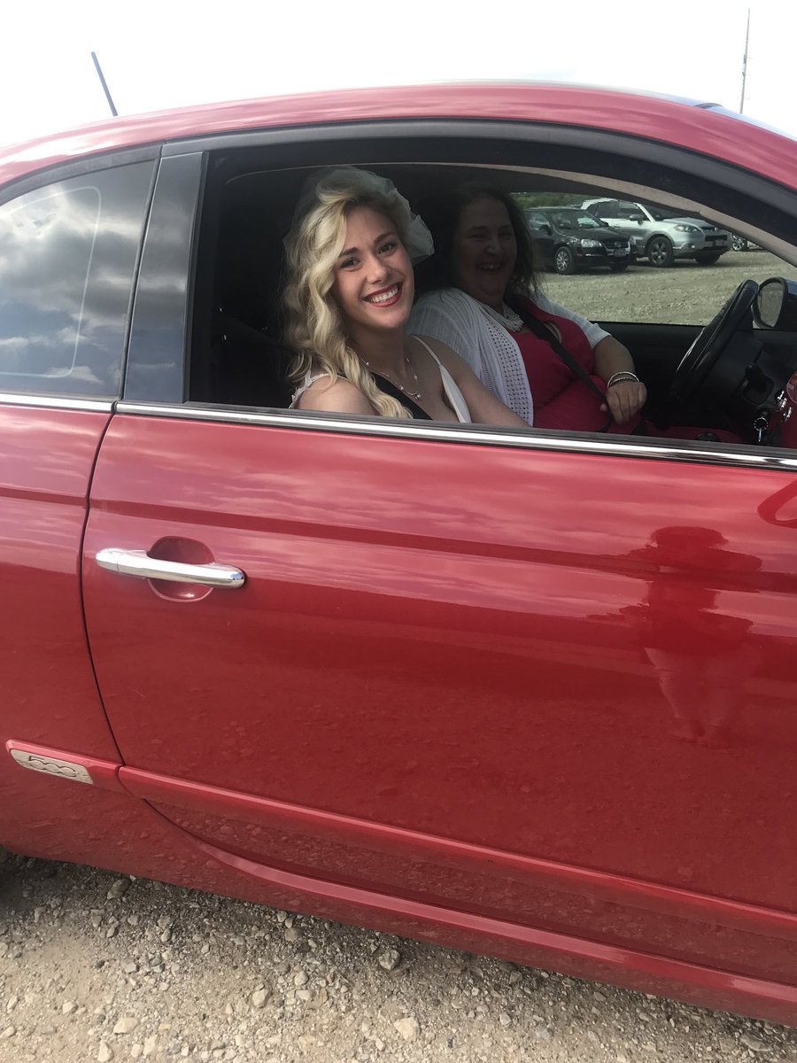 CrossFitCompton's tweet photo. On location wedding from this weekend. Such an honor to be apart of the newlyweds special day. #Timeless nofilter #flowermoundhair #L.Creations #cosmetologist #flowermoundhairstylist #ColorGlam
 #Licensetocreate   Book an appointment at 469-223-1207 @kim_cloud9salon https://t.co/PdC8gF1OZU