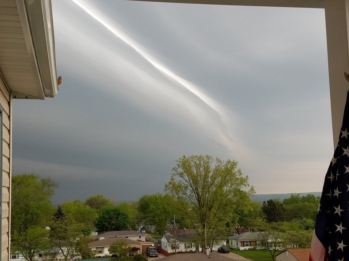 SweetSue4160's tweet photo. @ScottSabolFOX8 This is I caught on my camera. About 10:15 then by 10:30 The rain came. Over Medina, from the north. https://t.co/CNaBuGVKAh