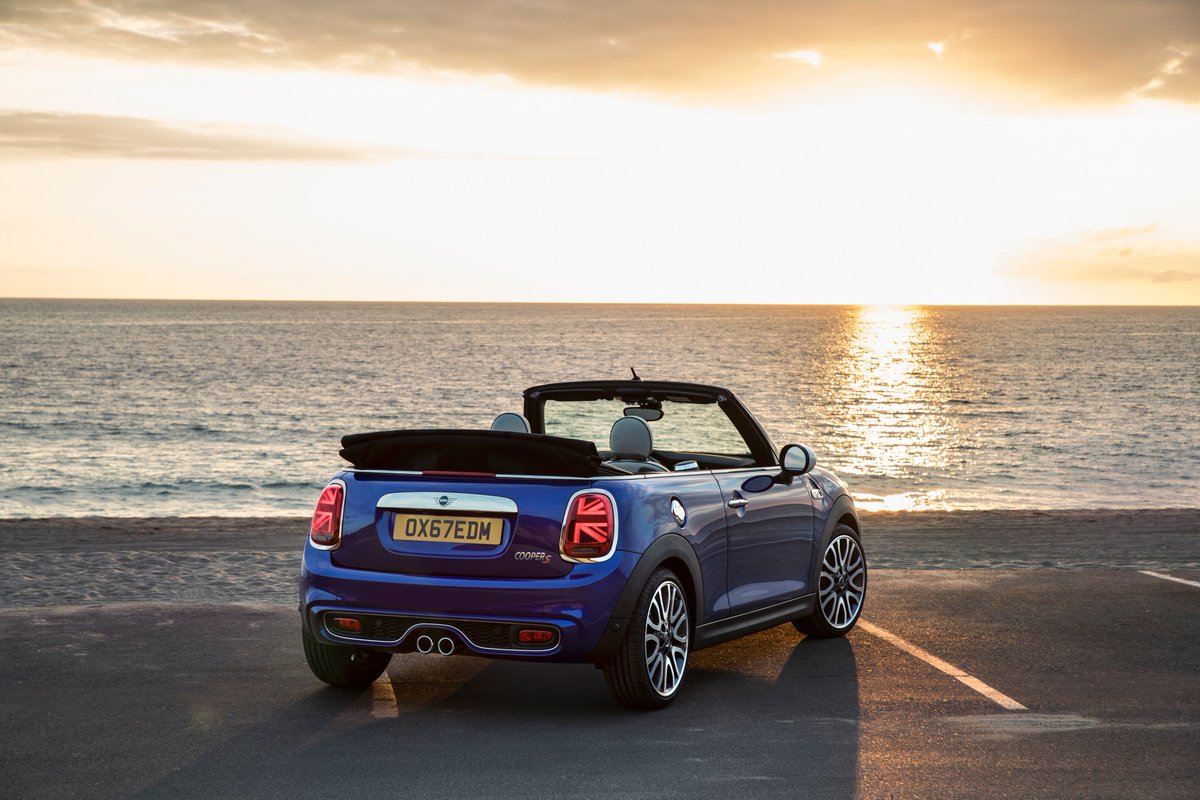 stratstonemini's tweet photo. The best kind of blue Monday.
#MINIConvertible #MINI #MINIMonday #MINIUK #StratstoneMINI #BlueMonday https://t.co/fiPZLgrERo