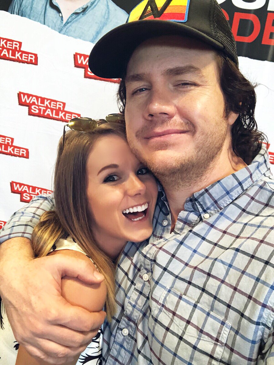 strange_peach's tweet photo. #WalkerStalkerCon #Eugene #JoshMcdermitt https://t.co/3tcmWS1F0T