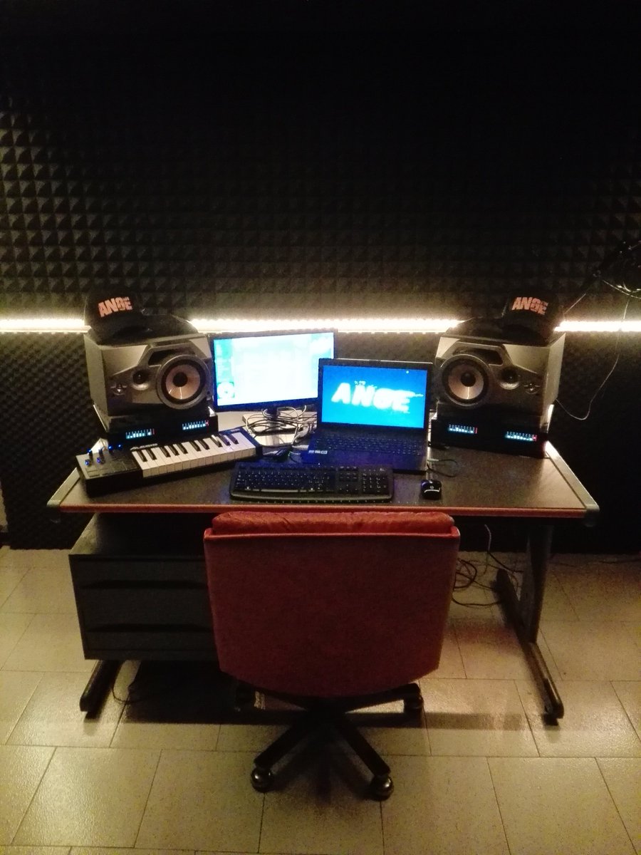 ANGE__official's tweet photo. I've just finished my home studio, I really like it, what do you think about It? 😉😁🎧🎶 #ANGE #studio #musicstudio
#producer #Basshouse #Futurehouse #owsla #joyryde #jauz #tchami #sikdope #merkekremont #edm #dondiablo #italy #bologna #basshousemusic #skrillex #ableton #brohug https://t.co/Wdo9McFjYq