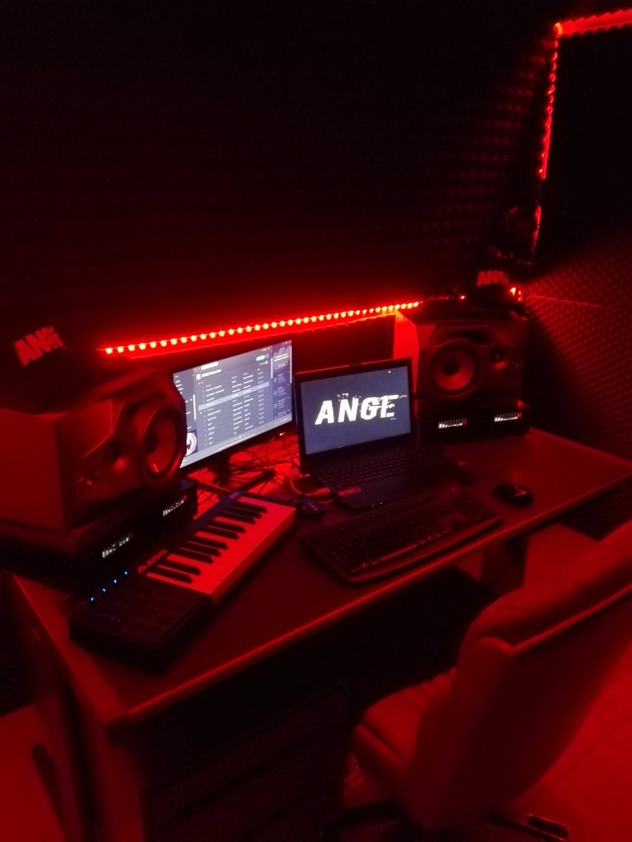 ANGE__official's tweet photo. I've just finished my home studio, I really like it, what do you think about It? 😉😁🎧🎶 #ANGE #studio #musicstudio
#producer #Basshouse #Futurehouse #owsla #joyryde #jauz #tchami #sikdope #merkekremont #edm #dondiablo #italy #bologna #basshousemusic #skrillex #ableton #brohug https://t.co/Wdo9McFjYq
