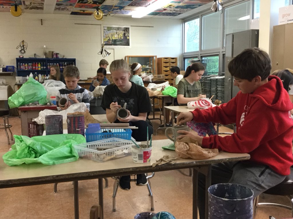 GorvettART's tweet photo. Ceramic Mugs are due! We have some busy bees 🐝 today. #dg58learns https://t.co/J6F5JDsBsl