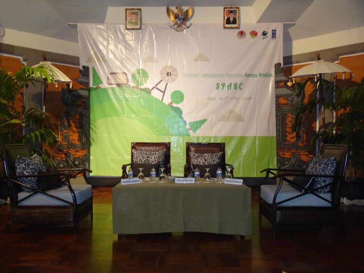 ProKlim_KLHK's tweet image. Persiapan jelang digelarnya Pelatihan Peningkatan Kapasitas Kelompok Masyarakat (Kemas) ProKlim Provinsi Nusa Tenggara Timur 😎
Pelatihan Kemas ProKlim NTT akan dimulai besok Selasa, 15 Mei 2018 🙌
 
#pelatihan
#kemas
#proklim