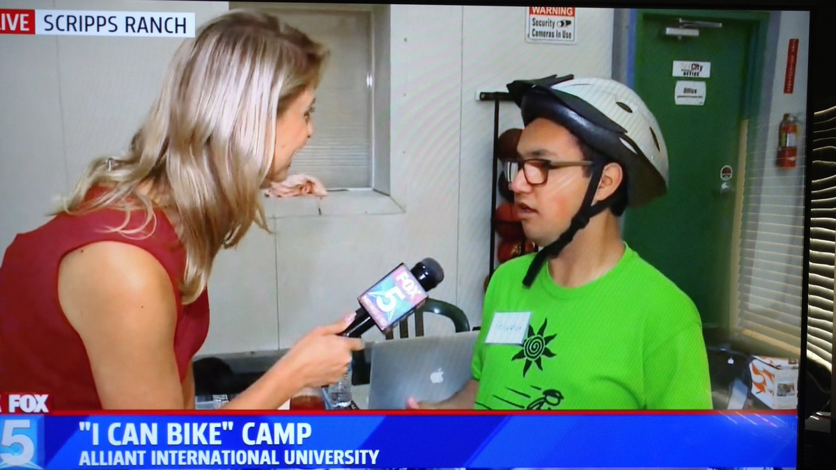 SDFox619's tweet photo. @TabithaLipkin @fox5sandiego You just made that little boy so happy. #DayMade https://t.co/t9StrQK4vh