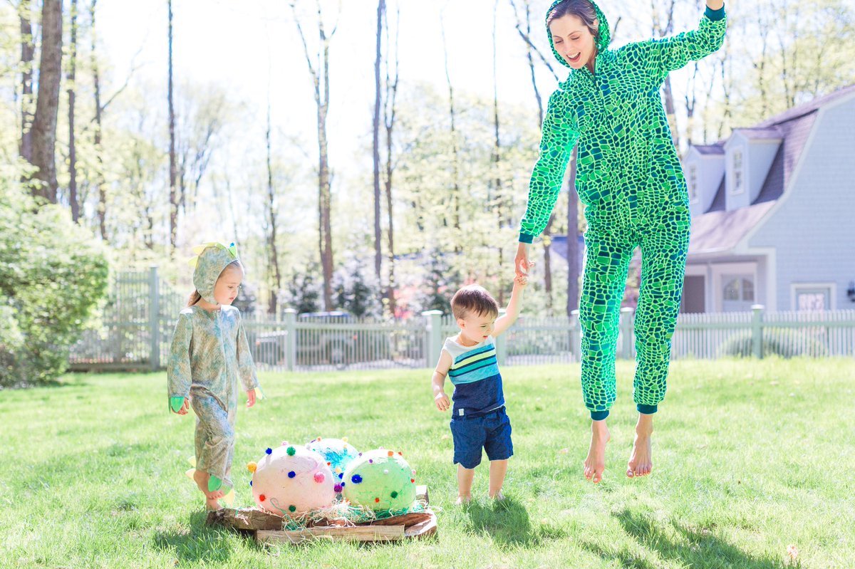 TheHappilyEva's tweet photo. Check out this awesome DIY Dinosaur Egg Piñata craft that was inspired by The Big Fun Crafty Show on @UniversalKids! #Bigfuncrafty #universalkids #ad https://t.co/hw7dvDLmrf https://t.co/tx7lZuhC7W