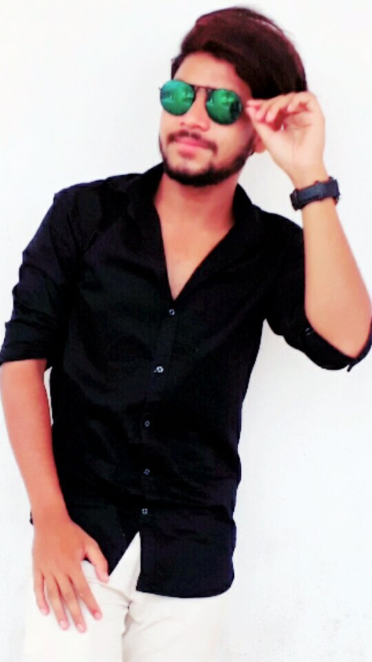 AjitKumarSa5's tweet photo. #ajit #ajitkumar #ajitkumaronline #some #kumar #tornky #aajit #followback #instogo #instagood #insta #instamodel #Selfie #addition #summer #ajitkumar #summerday #model #instagram #collegelife #followme https://t.co/i6YYL7DMUX